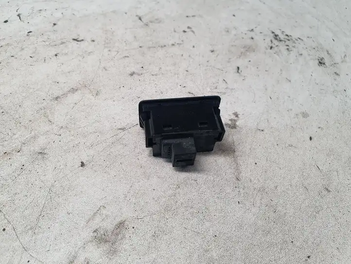 Audi A1 (2010 - 2014) 4G0959831A Кнопка закрытия багажника — фото 5
