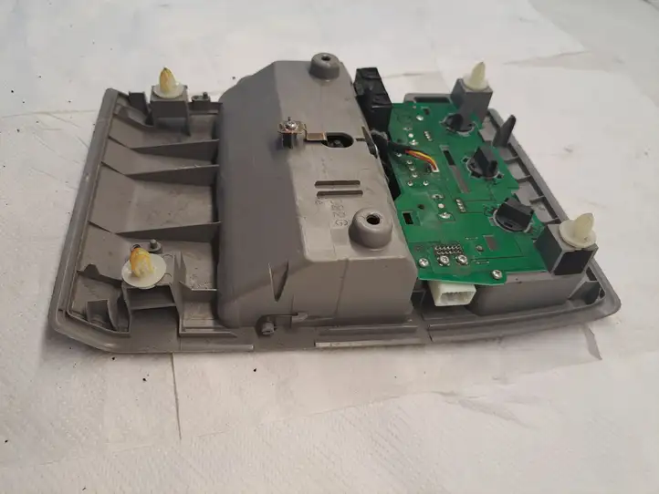 Toyota Prius (XW20) (2003 - 2009) 1D111022G Передняя подсветка — фото 3