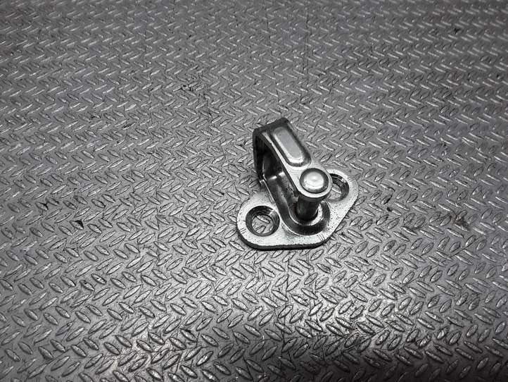 Opel Astra (2009 - 2012)   Петля замка задней двери