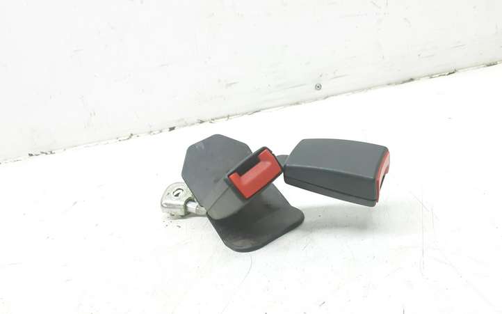 Audi A4 (2000 - 2006)  8E085773901C Задний средний замок ремня