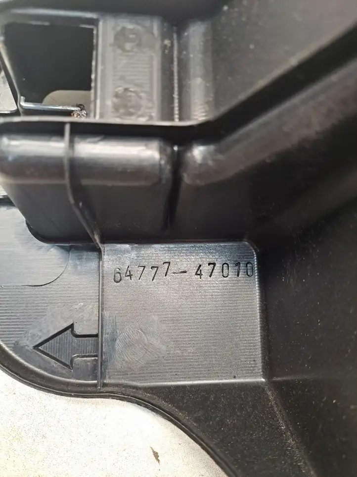 Toyota Prius (XW20) (2003 - 2009) 6477747010 Прочие детали салона — фото 4
