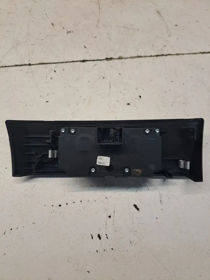 BMW 5 E60 E61 (2004 - 2010) 6988565 Включатель фонарей — фото 5