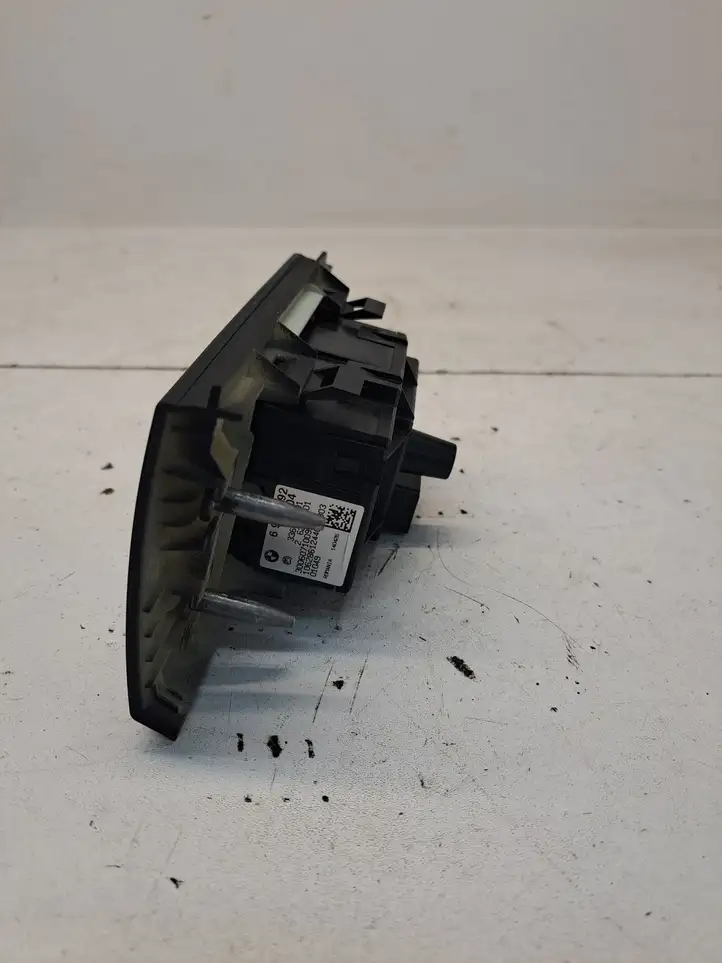 BMW 3 E90 E91 (2005 - 2012) 6932792 Включатель фонарей — фото 3