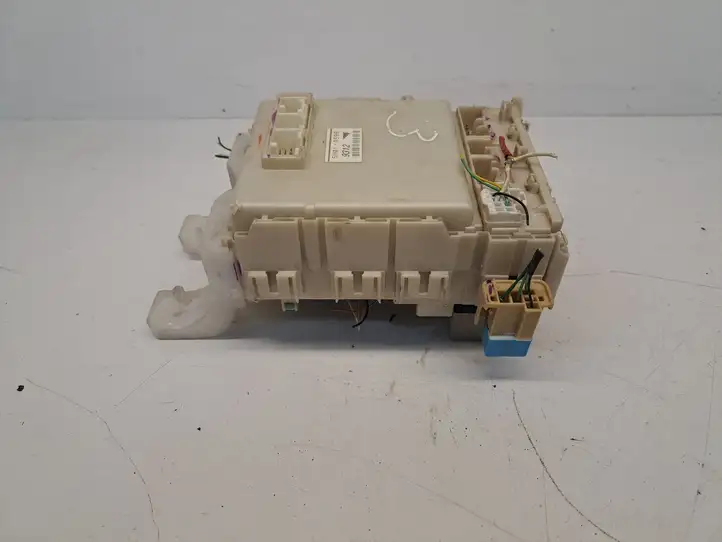 Toyota Yaris (2014 - 2019) PPT25P5 Блок предохранителей — фото 2
