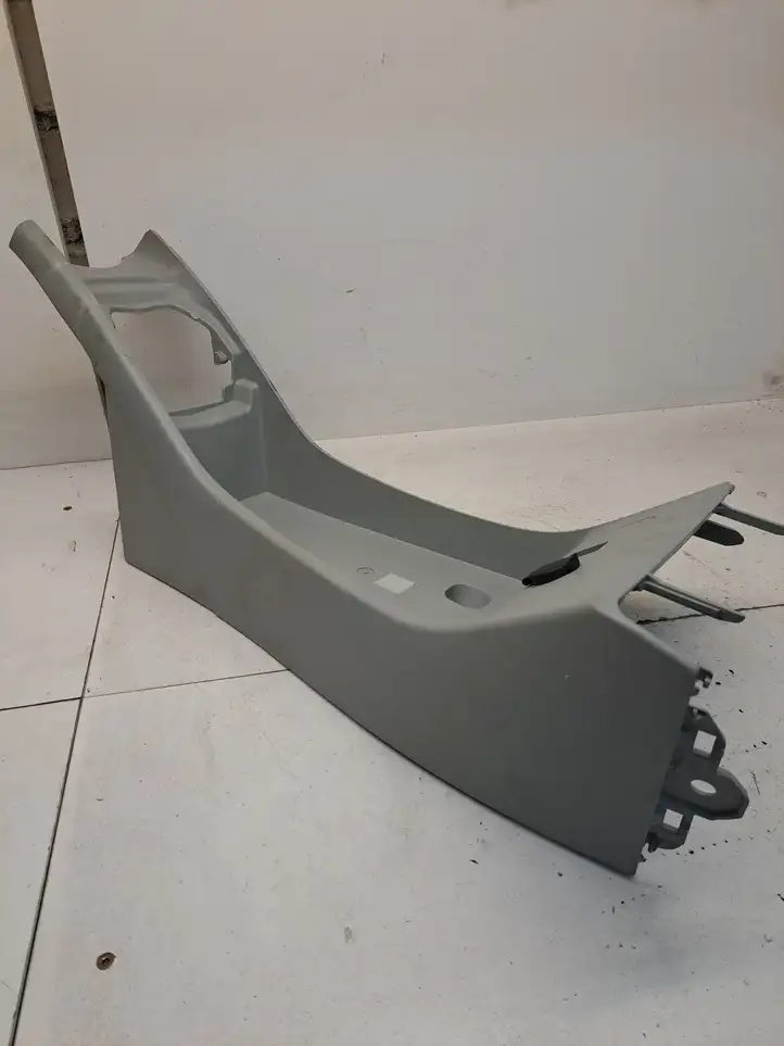 Toyota Prius (XW30) (2009 - 2015) 5881047010 Другая деталь консоли (туннеля) — фото 4