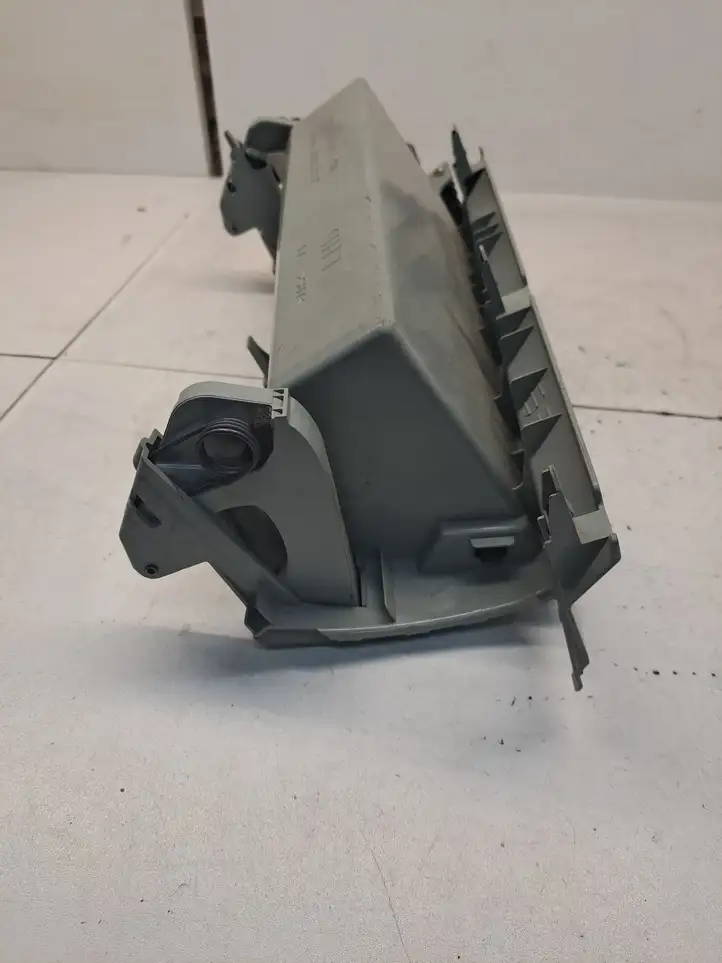 Toyota Prius (XW30) (2009 - 2015) 5551147040 Бардачок в сборе — фото 3
