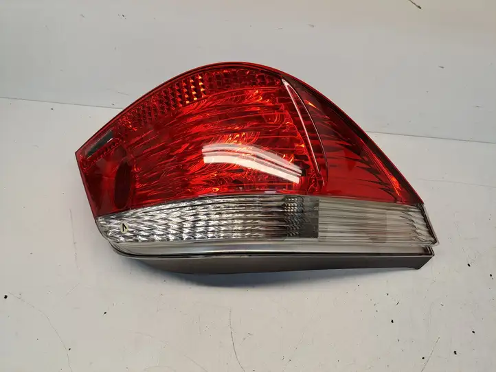 BMW 5 E60 E61 (2004 - 2010) 15823703 Задний фонарь в кузове — фото 1