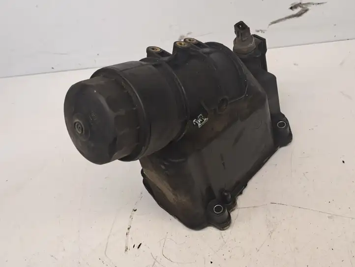BMW 3 E90 E91 (2005 - 2012) 11427807799780779951750610 Кронштейн масляного фильтра — фото 1