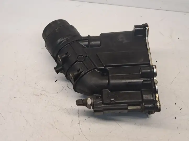 BMW 3 E90 E91 (2005 - 2012) 11427807799780779951750610 Кронштейн масляного фильтра — фото 4