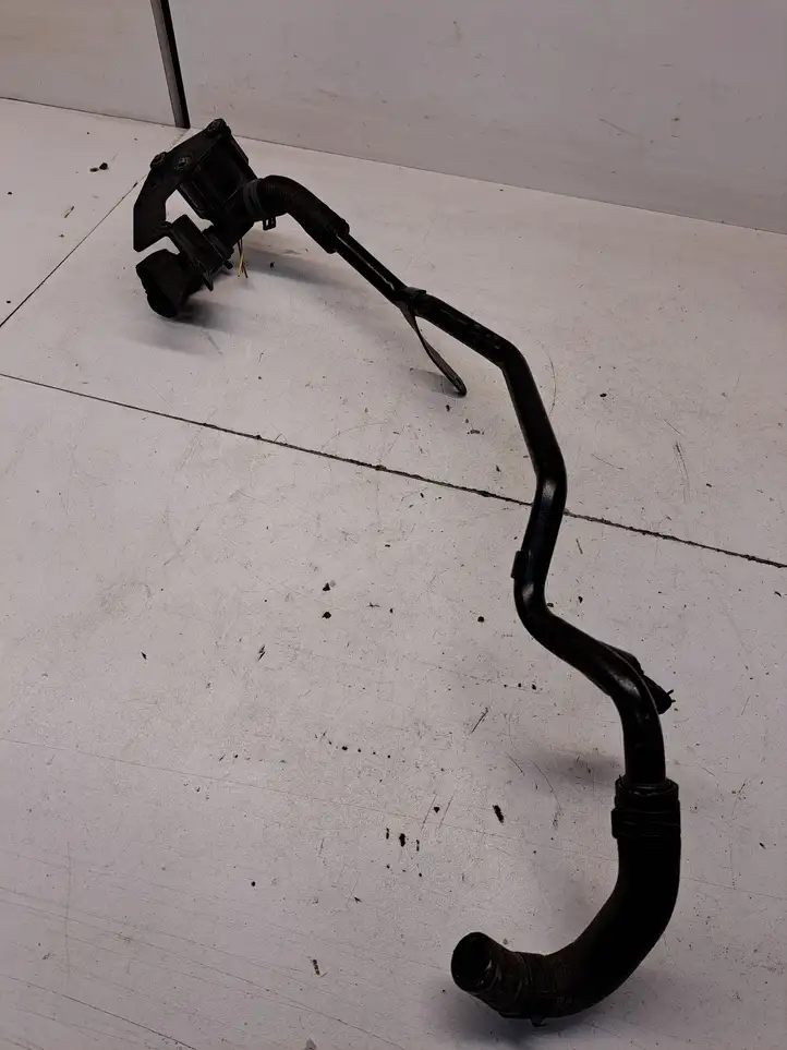 Audi A4 S4 B8 8K (2007 - 2011) 03L121093 Электроциркуляционный насос — фото 1