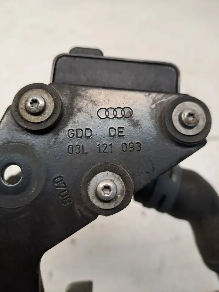 Audi A4 S4 B8 8K (2007 - 2011) 03L121093 Электроциркуляционный насос — фото 2