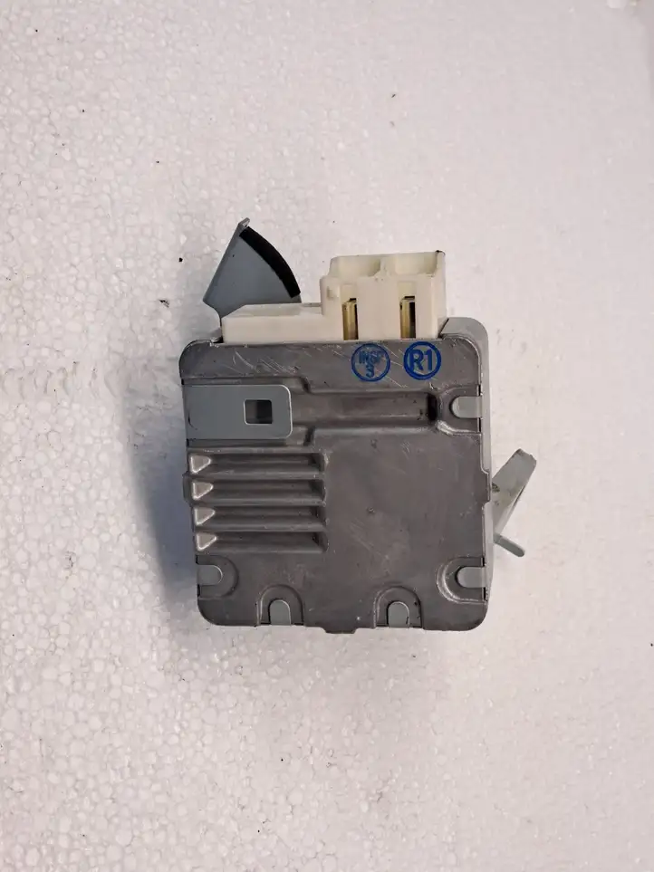 Toyota Prius (XW20) (2003 - 2009) 8965047210 Блок управления усилителем руля — фото 4