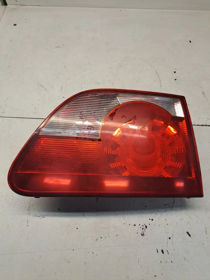 Seat Altea XL (2004 - 2015) 5P8945093 Задний фонарь в крышке багажника — фото 1
