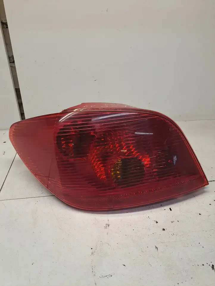 Peugeot 307 (2005 - 2008) 89022859504 Задний фонарь в кузове — фото 1