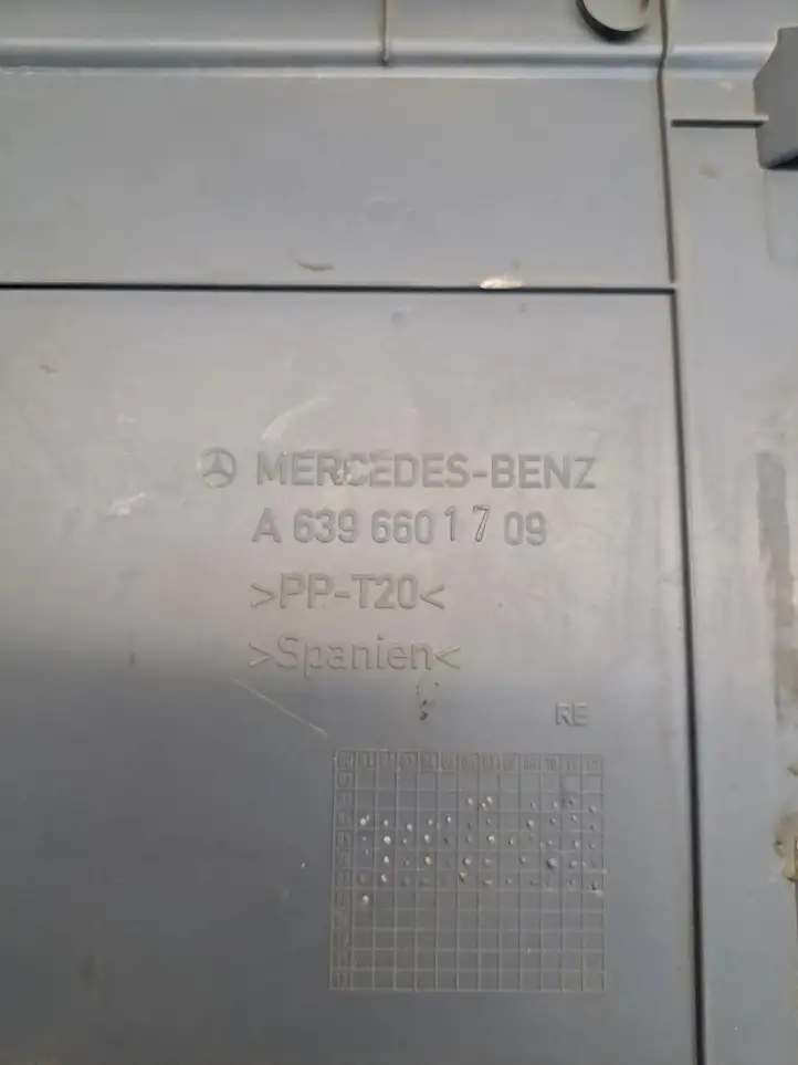 Mercedes-Benz Vito Viano W639 (2003 - 2010) A6396601709 Прочие детали салона — фото 4