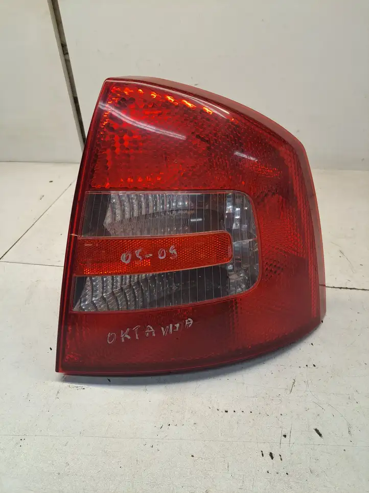 Skoda Octavia Mk1 (1U) (1996 - 2004) 1Z5945258 Задний фонарь в кузове — фото 1