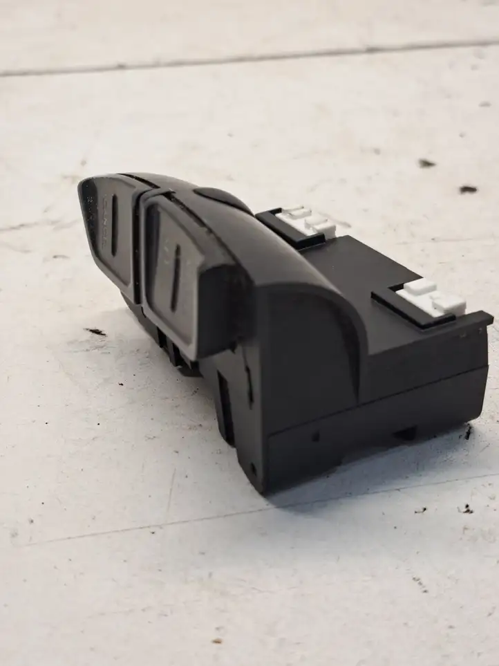Volkswagen PASSAT B6 (2005 - 2010) 1J0959537D Кнопки на рулевом колесе — фото 1