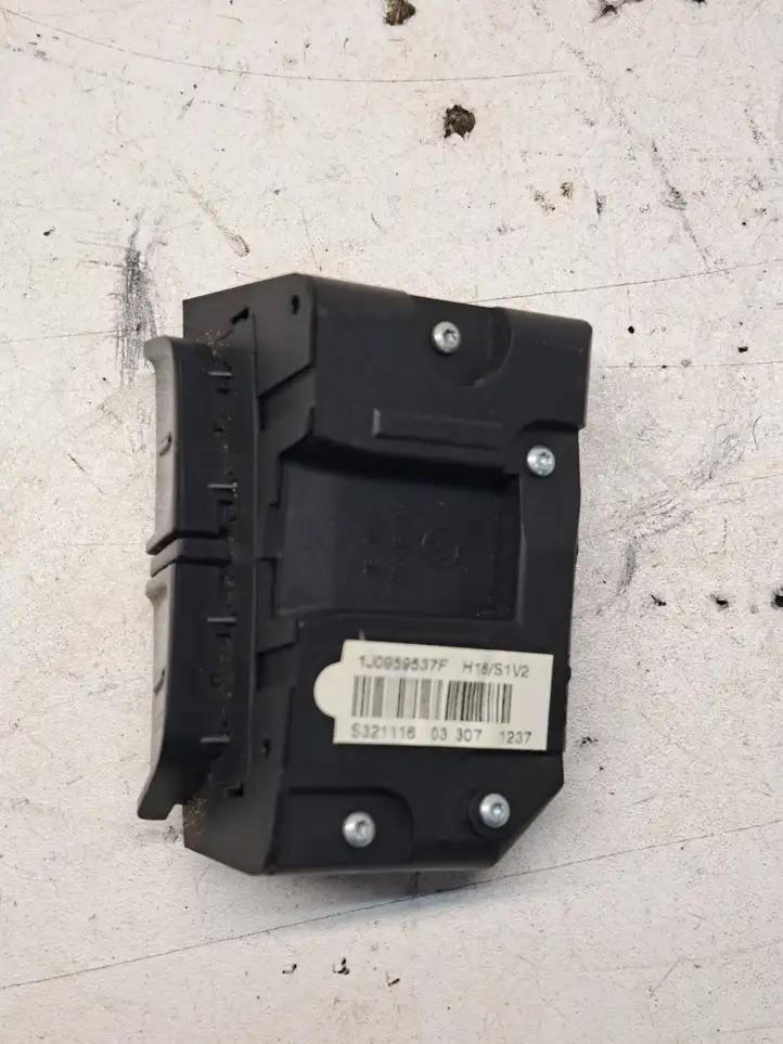 Volkswagen PASSAT B6 (2005 - 2010) 1J0959537D Кнопки на рулевом колесе — фото 7