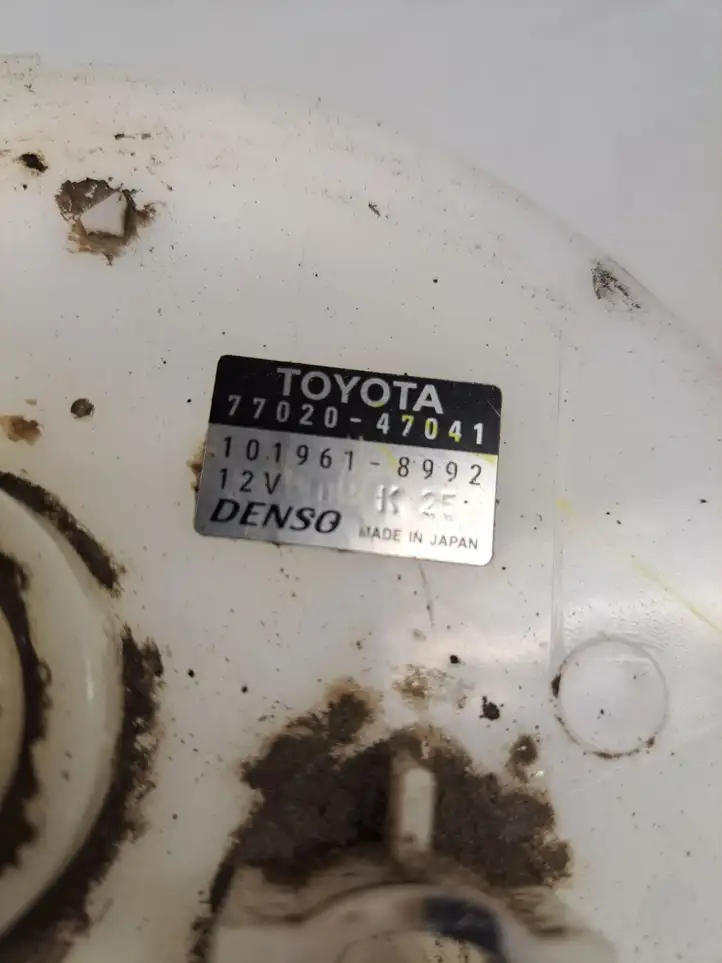Toyota Prius (NHW20) (2003 - 2009) 1019618992 Топливный насос (в баке) — фото 7