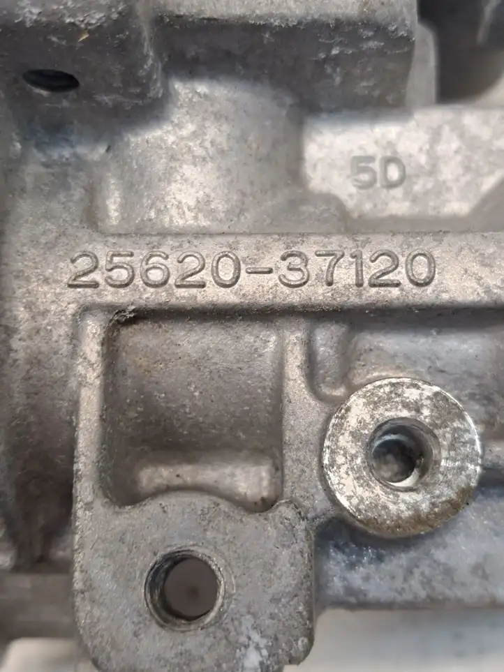 Toyota Prius (XW30) (2009 - 2015) 2562037120 Охладитель клапана EGR — фото 2