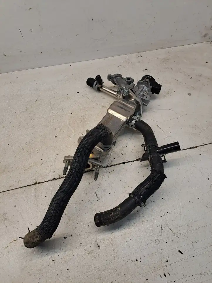Toyota Prius (XW30) (2009 - 2015) 2562037120 Охладитель клапана EGR — фото 3