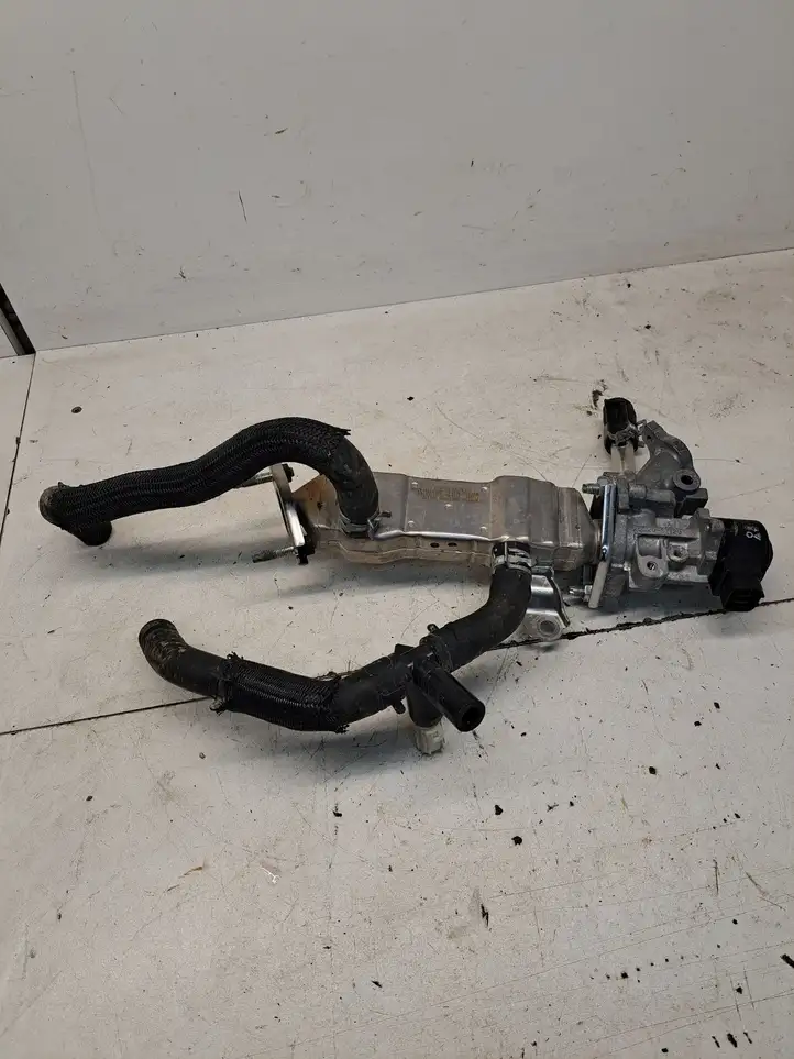 Toyota Prius (XW30) (2009 - 2015) 2562037120 Охладитель клапана EGR — фото 5