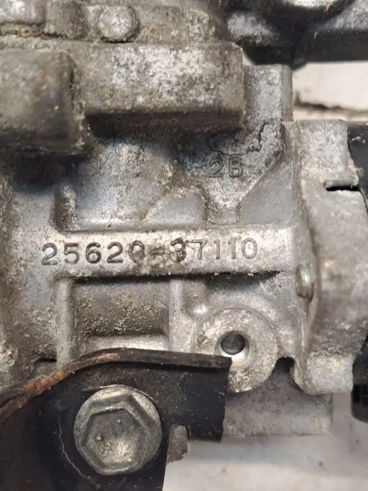 Toyota Prius (XW30) (2009 - 2015) 2562037120 Охладитель клапана EGR — фото 2