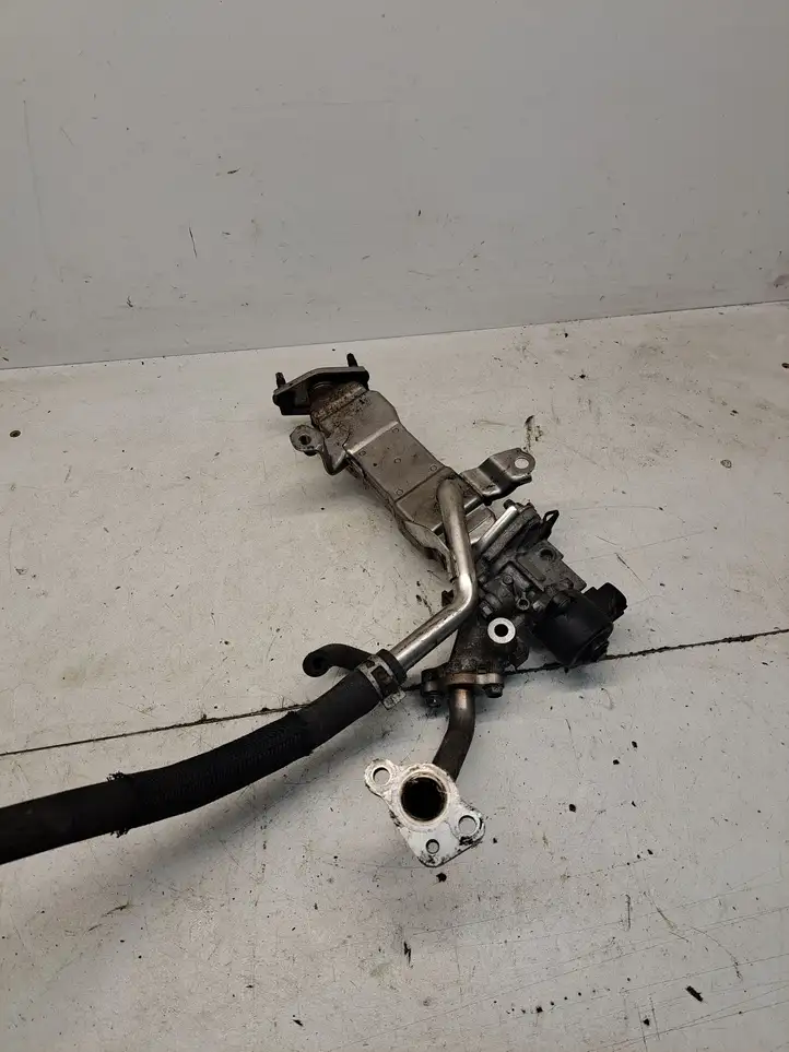 Toyota Prius (XW30) (2009 - 2015) 2562037120 Охладитель клапана EGR — фото 5