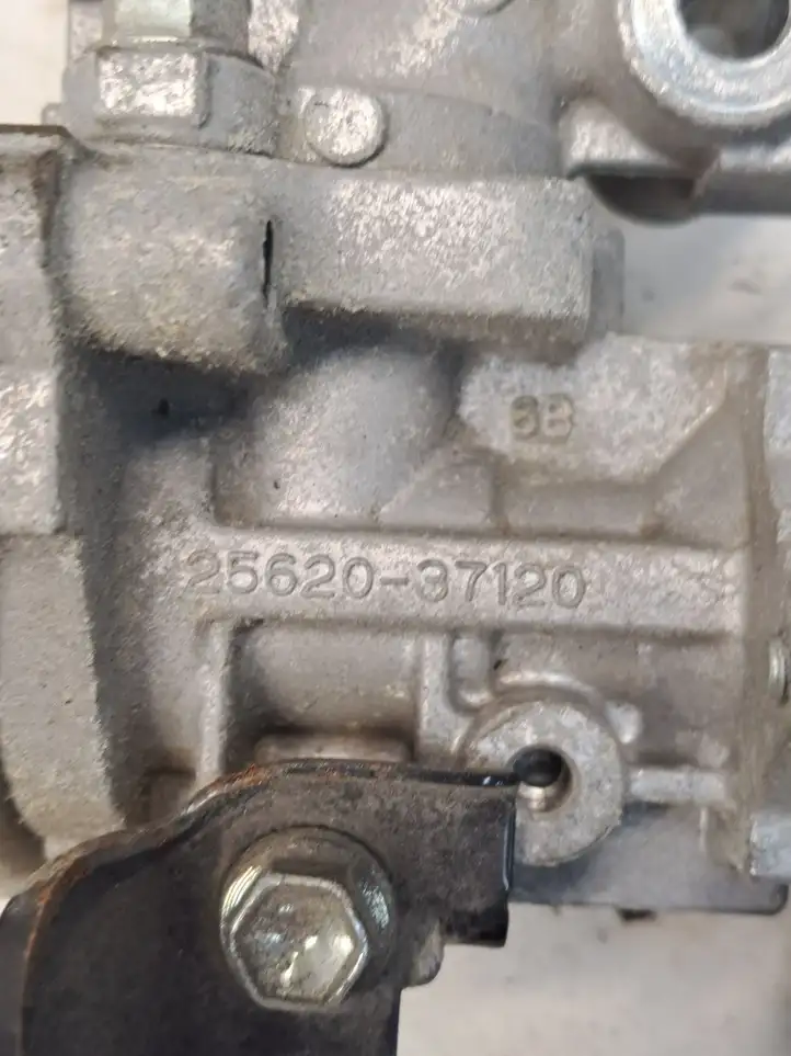 Toyota Prius (XW30) (2009 - 2015) 2562037120 Охладитель клапана EGR — фото 2