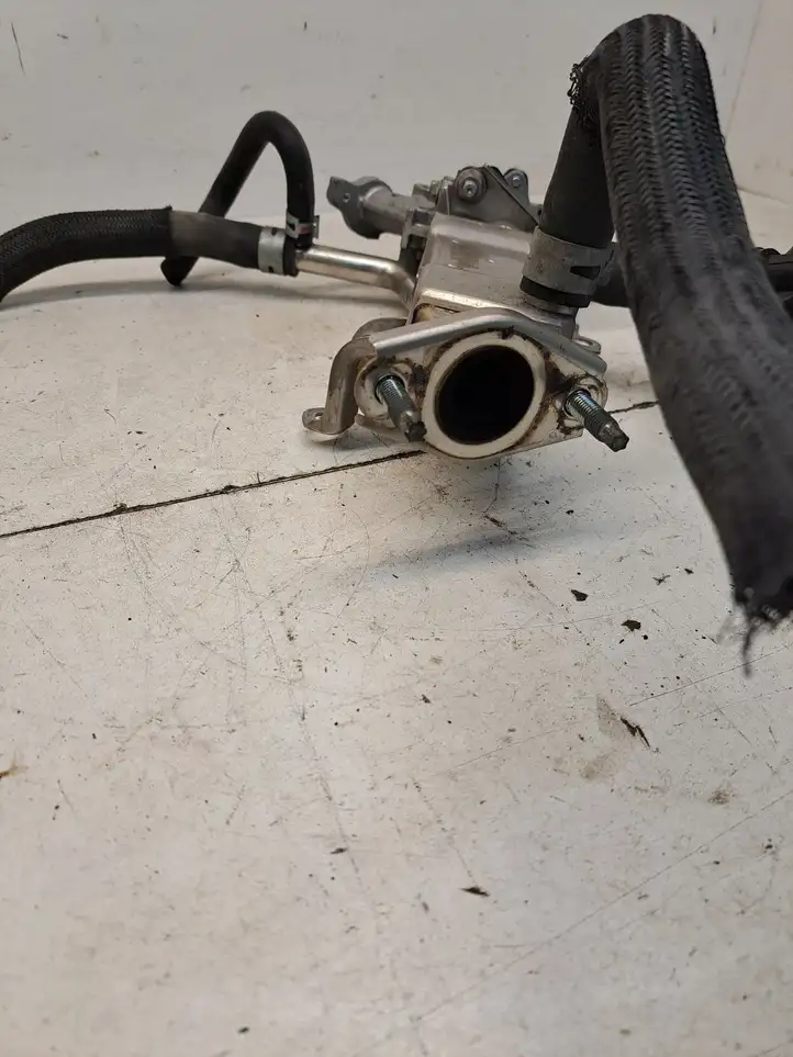 Toyota Prius (XW30) (2009 - 2015) 2562037120 Охладитель клапана EGR — фото 3