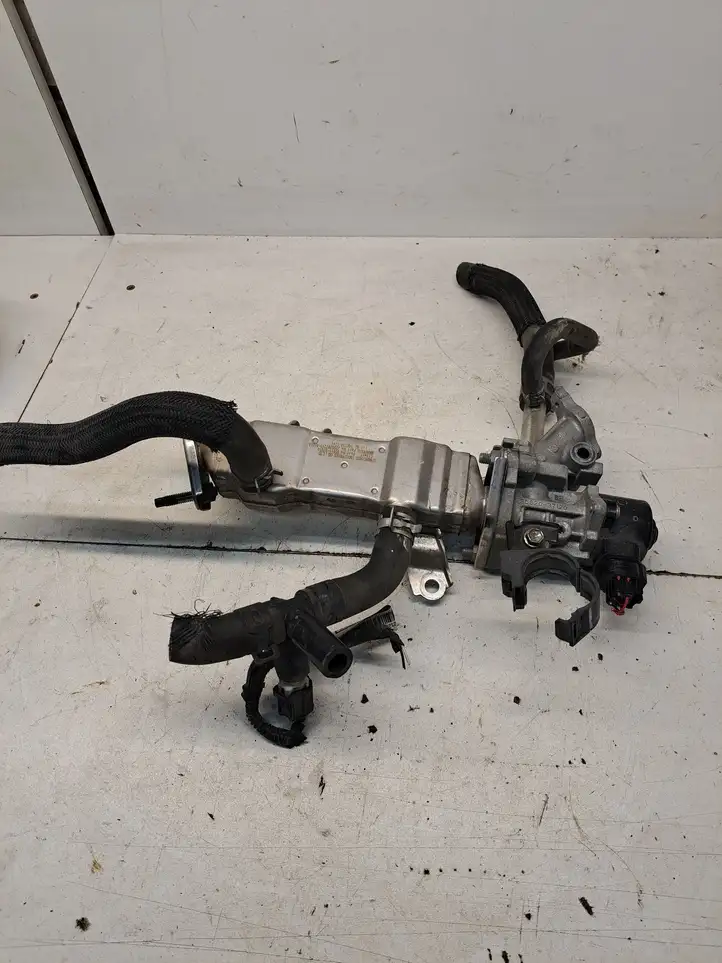 Toyota Prius (XW30) (2009 - 2015) 2562037120 Охладитель клапана EGR — фото 5