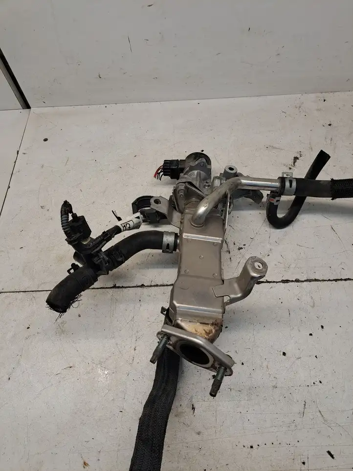 Toyota Prius (XW30) (2009 - 2015) 2562037120 Охладитель клапана EGR — фото 6