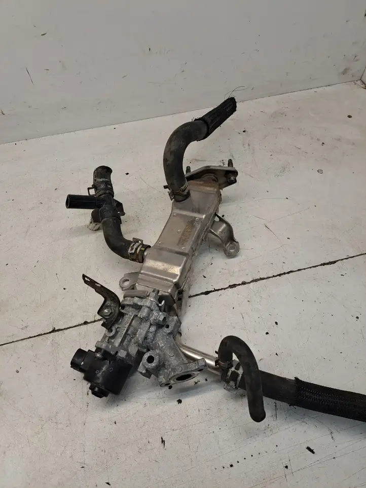 Toyota Prius (XW30) (2009 - 2015) 2562037120 Охладитель клапана EGR — фото 4