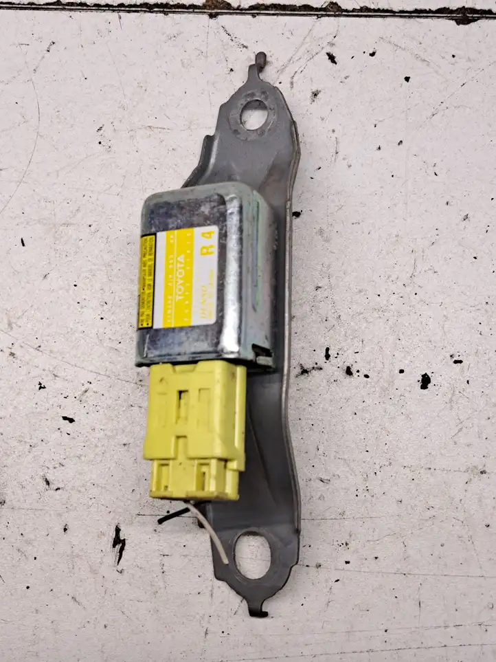 Toyota Prius (XW20) (2003 - 2009) 8983347030 Датчик удара SRS — фото 5