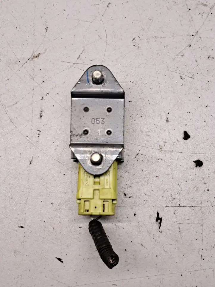 Toyota Prius (XW20) (2003 - 2009) 8986047040 Датчик удара SRS — фото 6