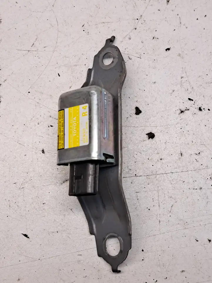 Toyota Prius (XW20) (2003 - 2009) 8983347030 Датчик удара SRS — фото 1