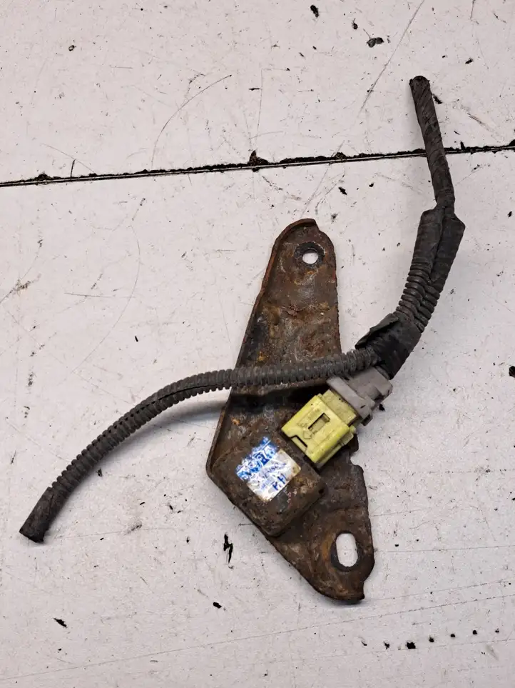 Toyota Prius (NHW20) (2003 - 2009) 8917347040 Датчик удара SRS — фото 1