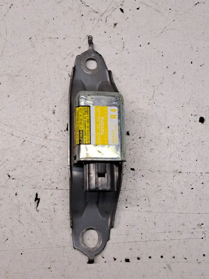 Toyota Prius (XW20) (2003 - 2009) 8983347030 Датчик удара SRS — фото 5