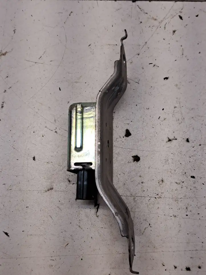 Toyota Prius (XW20) (2003 - 2009) 8983347030 Датчик удара SRS — фото 7