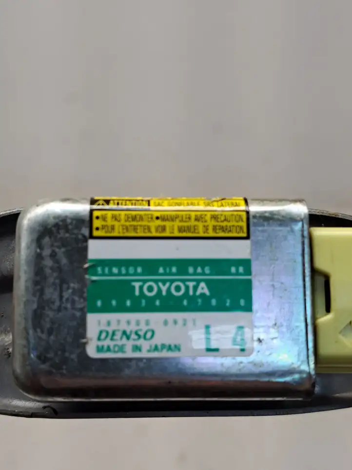 Toyota Prius (XW20) (2003 - 2009) 8983447020 Датчик удара SRS — фото 4