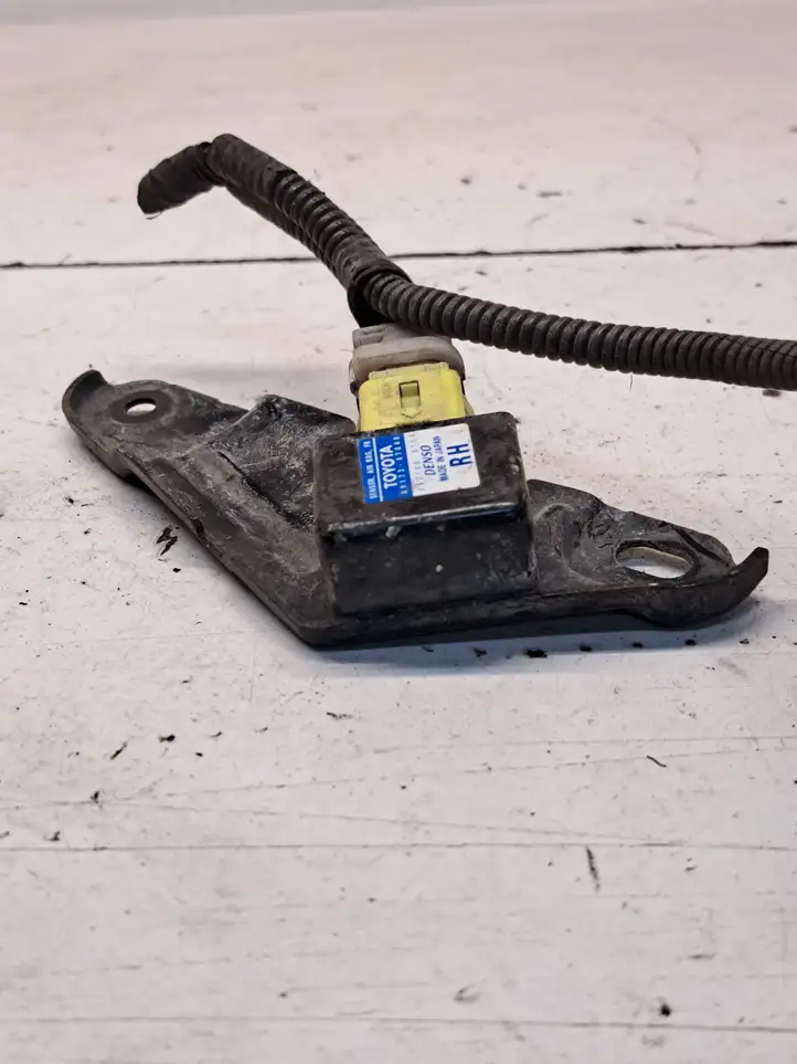 Toyota Prius (NHW20) (2003 - 2009) 8917347040 Датчик удара SRS — фото 4