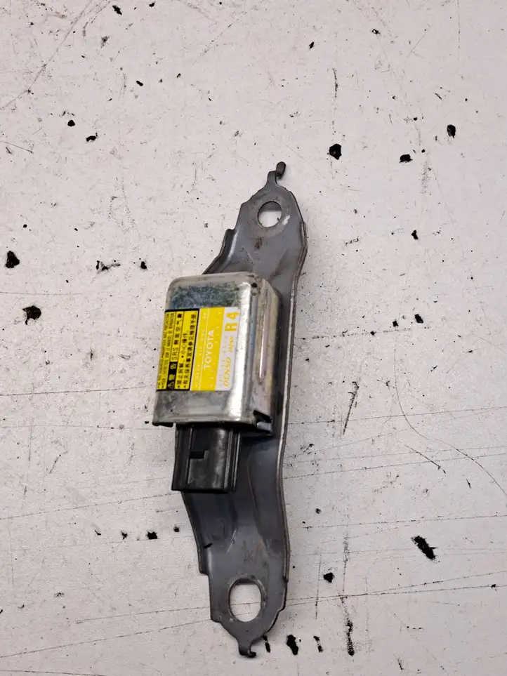 Toyota Prius (XW20) (2003 - 2009) 8983347030 Датчик удара SRS — фото 7