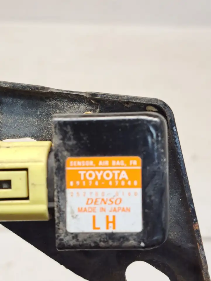 Toyota Prius (NHW20) (2003 - 2009) 8917447040 Датчик удара SRS — фото 7