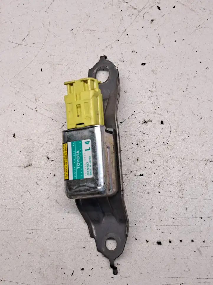 Toyota Prius (XW20) (2003 - 2009) 8983447020 Датчик удара SRS — фото 1