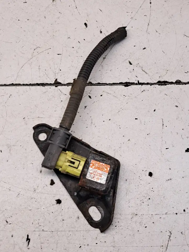 Toyota Prius (NHW20) (2003 - 2009) 8917447040 Датчик удара SRS — фото 1