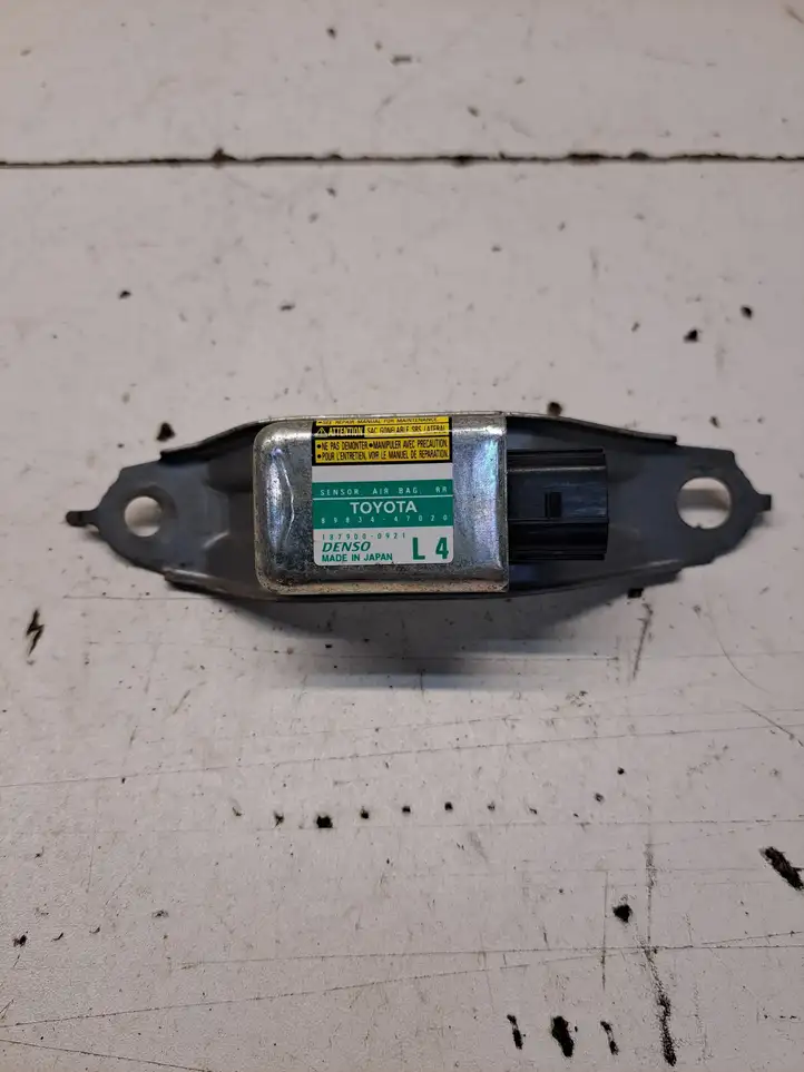 Toyota Prius (XW20) (2003 - 2009) 8983447020 Датчик удара SRS — фото 1