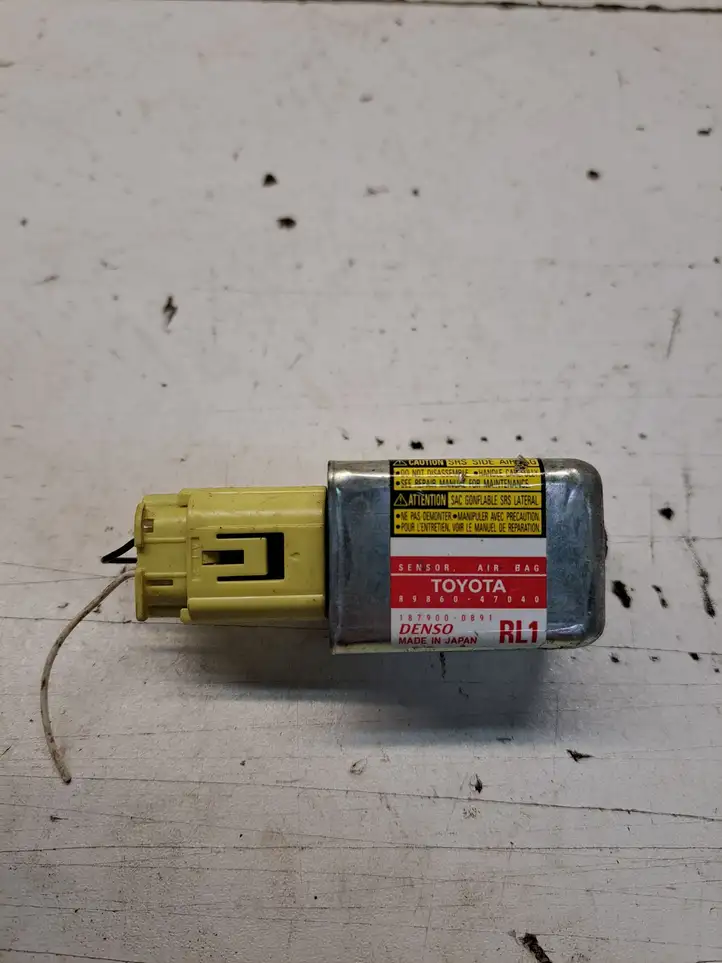Toyota Prius (XW20) (2003 - 2009) 8986047040 Датчик удара SRS — фото 1