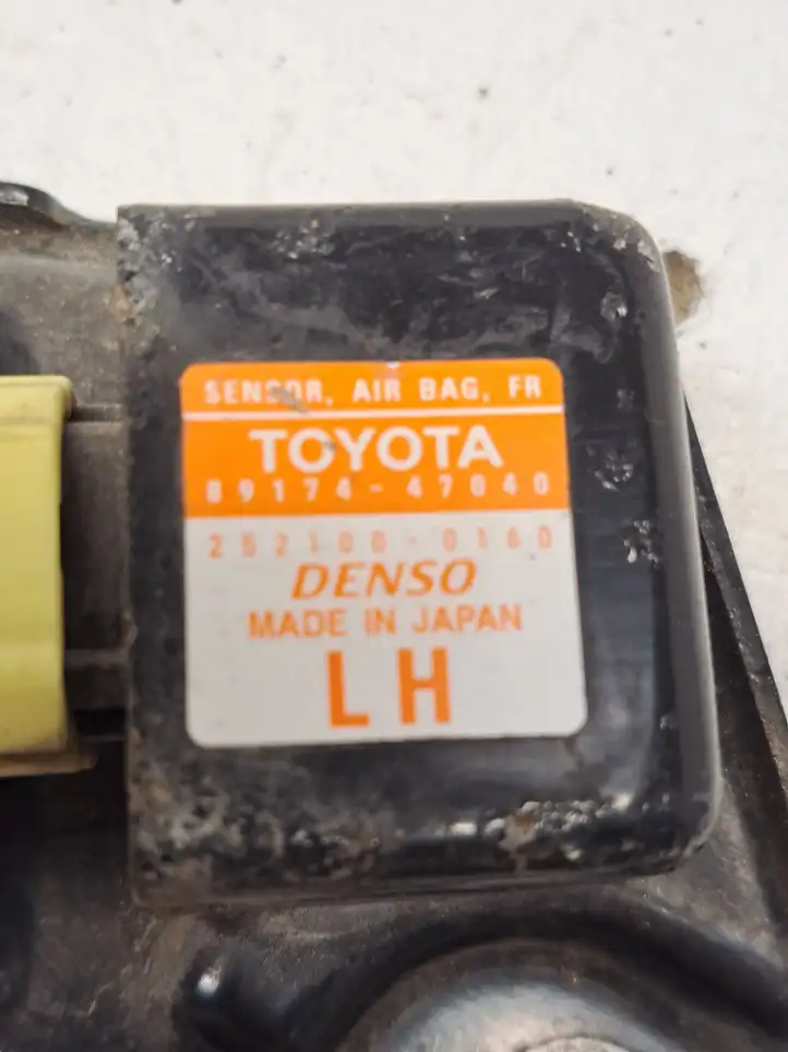 Toyota Prius (NHW20) (2003 - 2009) 8917447040 Датчик удара SRS — фото 1