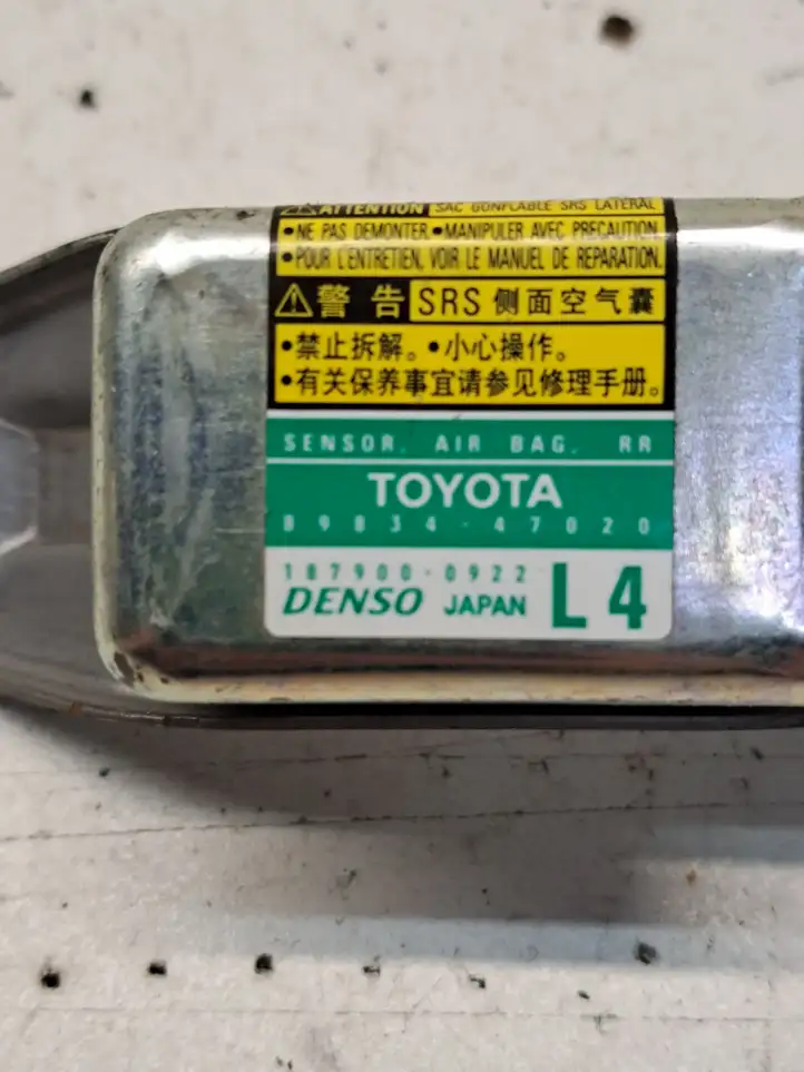 Toyota Prius (XW20) (2003 - 2009) 8983447020 Датчик удара SRS — фото 3