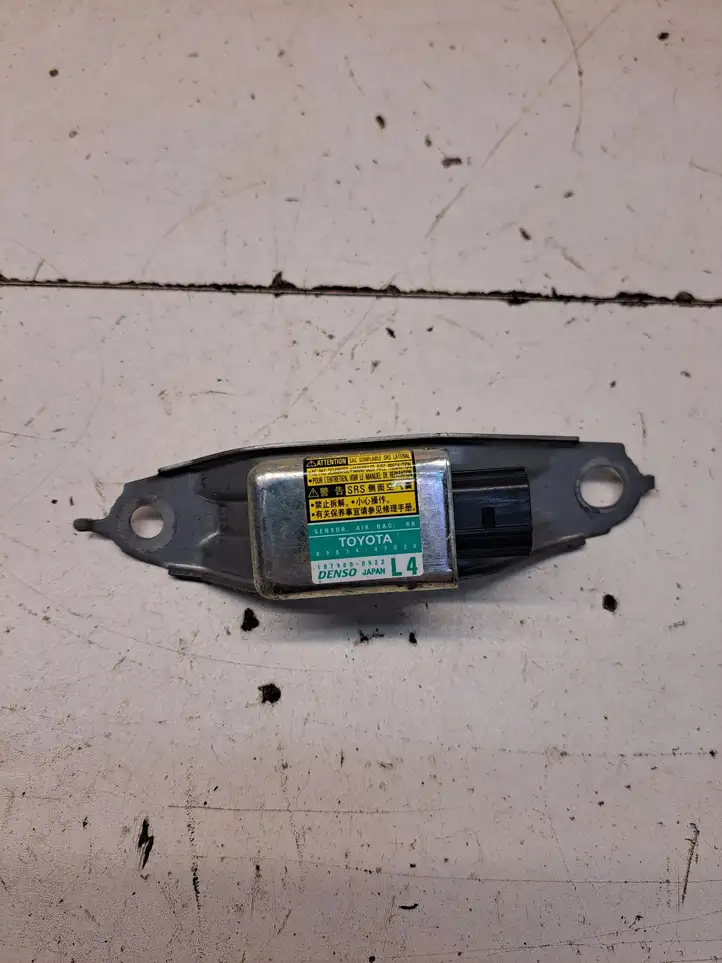 Toyota Prius (XW20) (2003 - 2009) 8983447020 Датчик удара SRS — фото 1